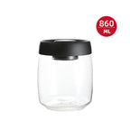 Vacuum and press the glass jar