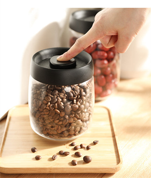 Vacuum and press the glass jar