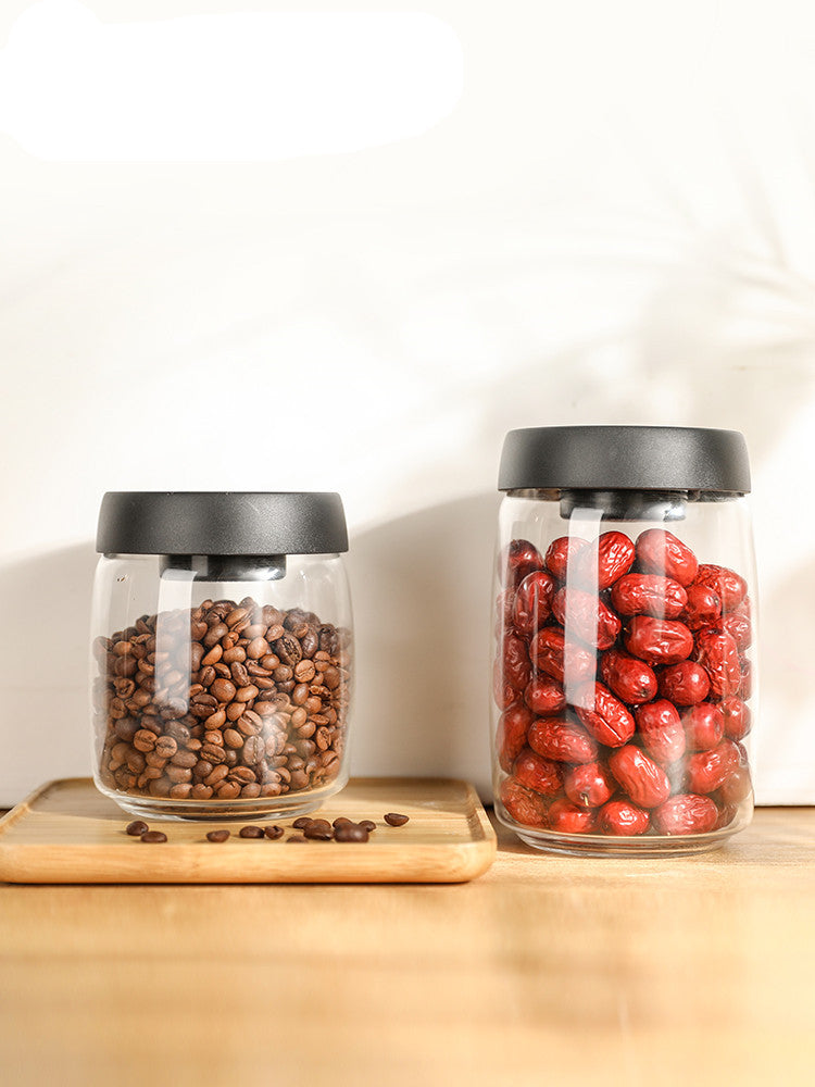 Vacuum and press the glass jar